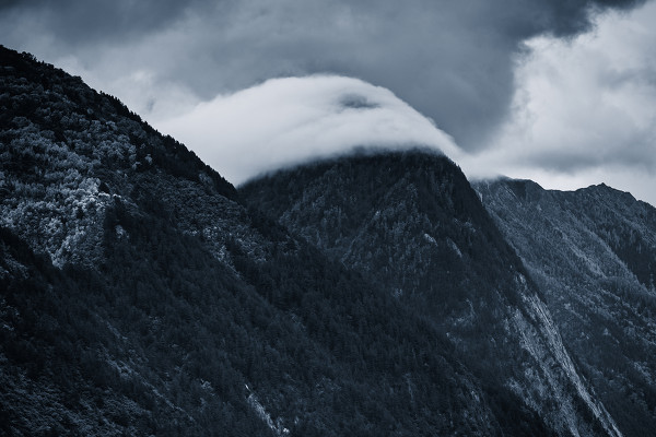Photoshop结合LR调出风景照片唯美冷色调,PS教程,