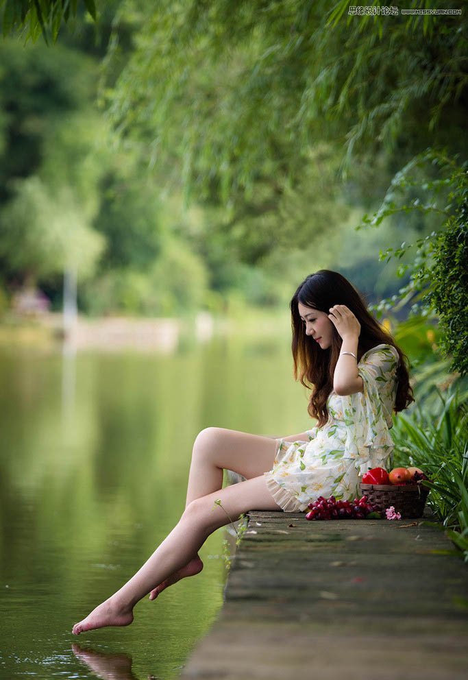 Photoshop调出河边女孩唯美的蓝色效果,PS教程