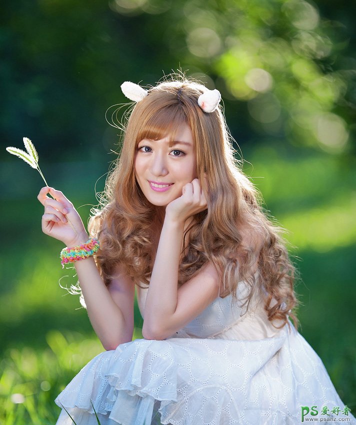 PS通道抠图教程:利用多个通道快速抠出外景拍摄的高清长发美女