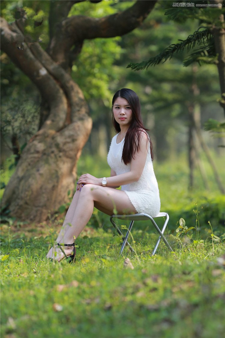 Photoshop调出暖黄色逆光效果的公园美女照片