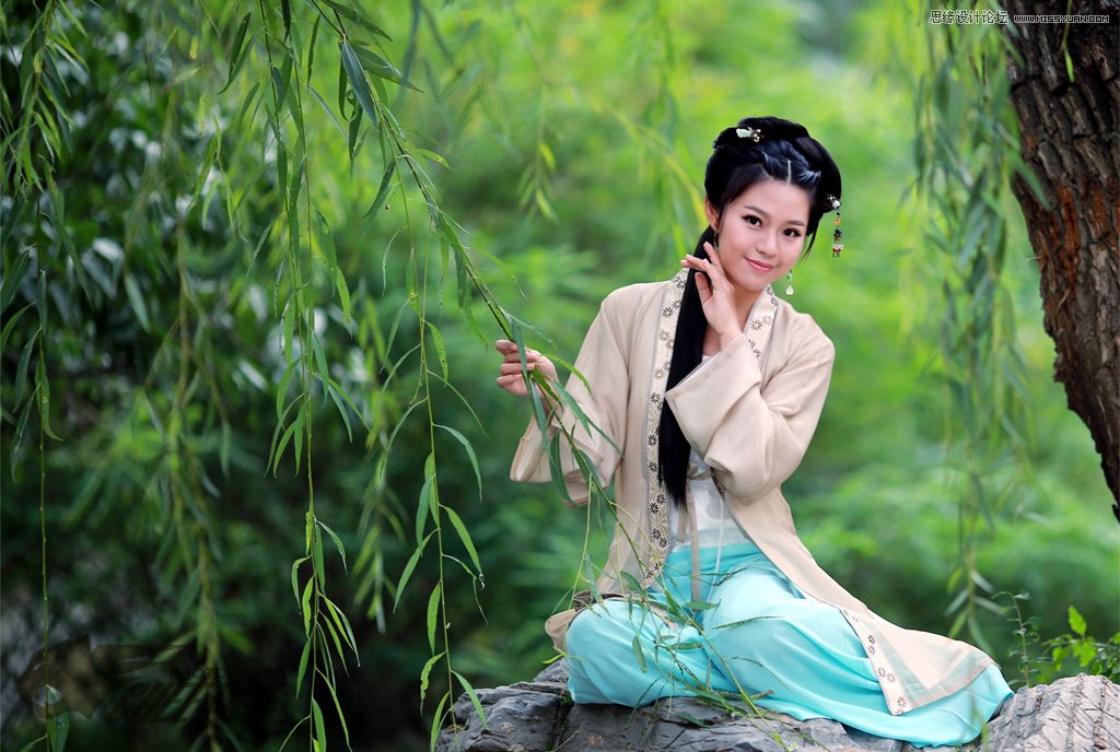 Photoshop调出中国风艺术蓝色调的外景人物照片
